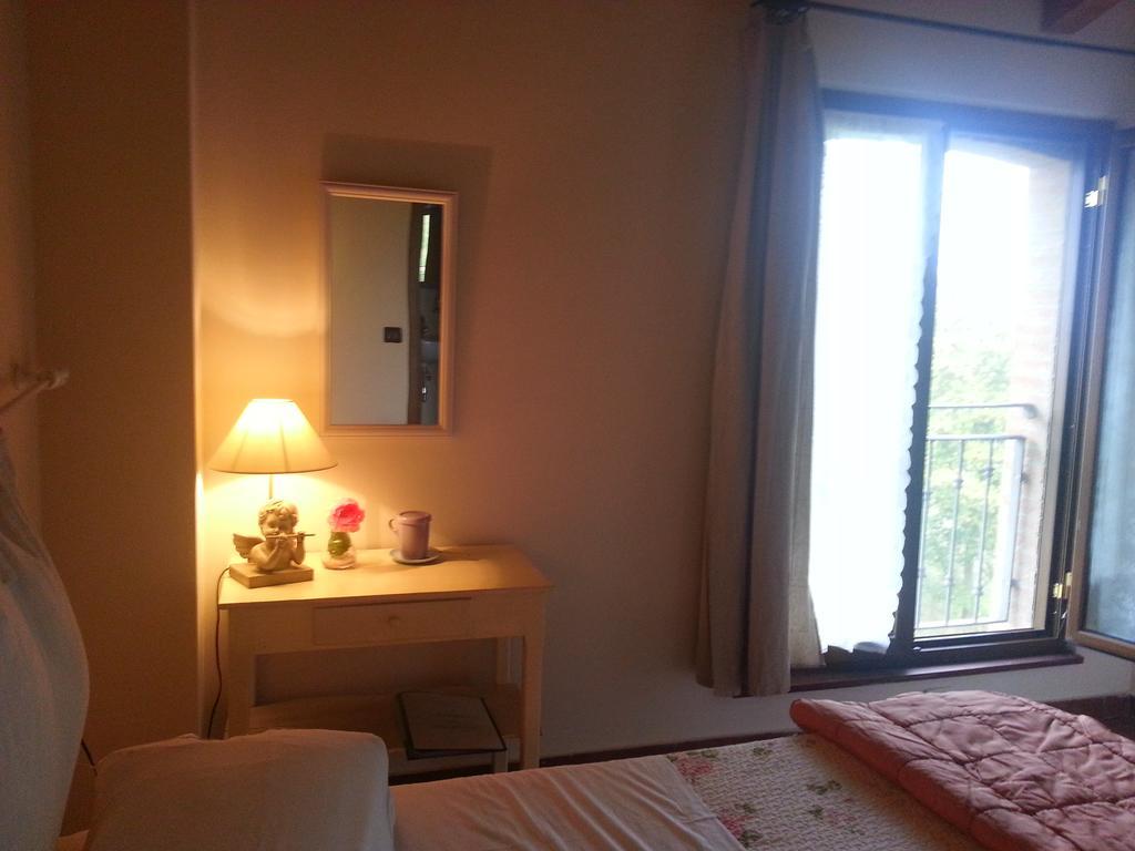 Agriturismo La Fattoria Del Boschetto フォンタネッラート エクステリア 写真