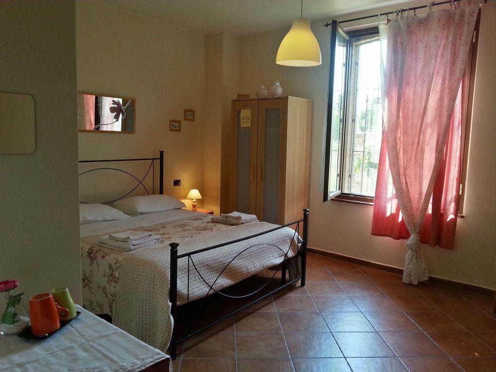 Agriturismo La Fattoria Del Boschetto フォンタネッラート エクステリア 写真