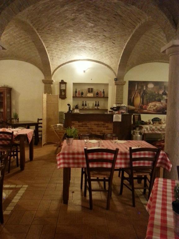 Agriturismo La Fattoria Del Boschetto フォンタネッラート エクステリア 写真