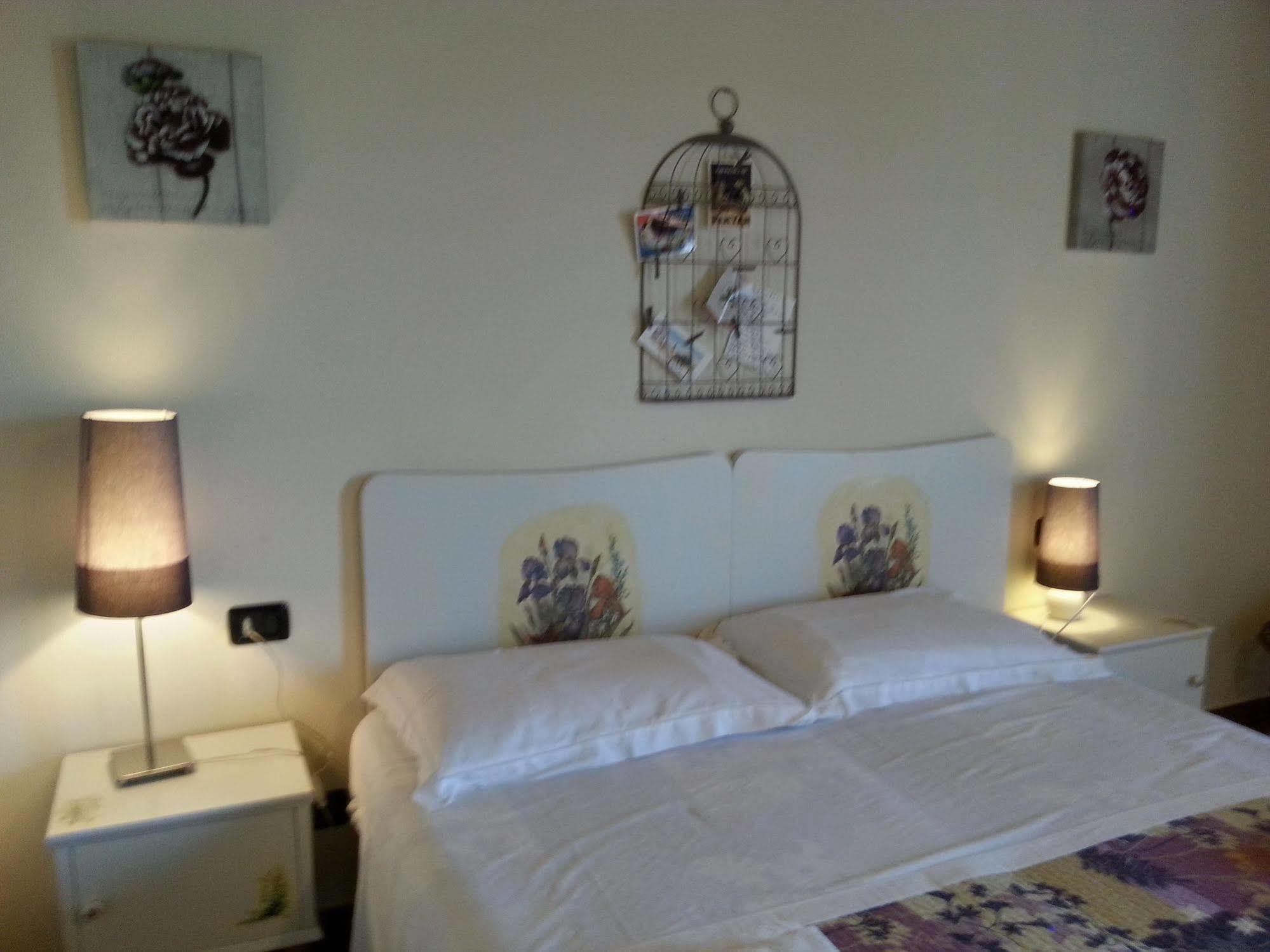 Agriturismo La Fattoria Del Boschetto フォンタネッラート エクステリア 写真