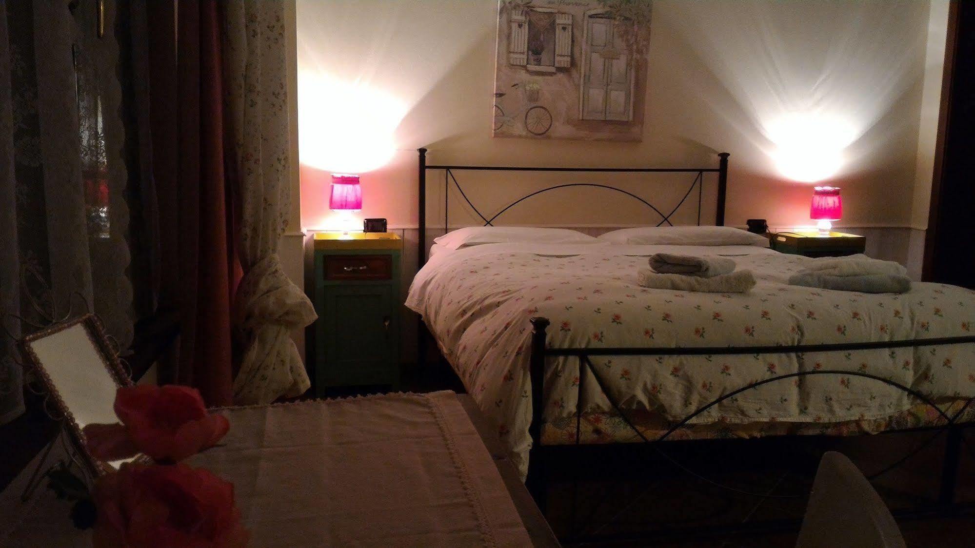 Agriturismo La Fattoria Del Boschetto フォンタネッラート エクステリア 写真