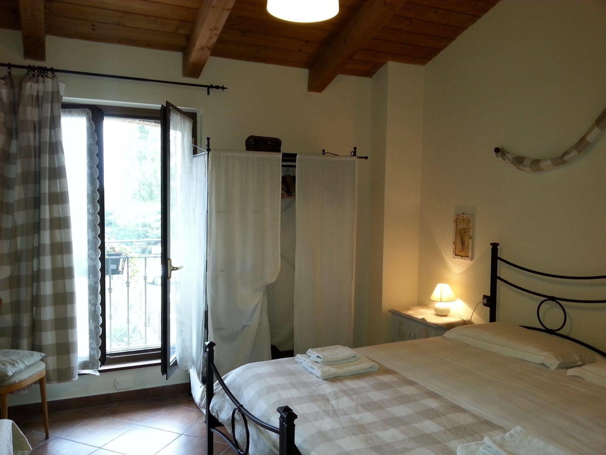 Agriturismo La Fattoria Del Boschetto フォンタネッラート エクステリア 写真