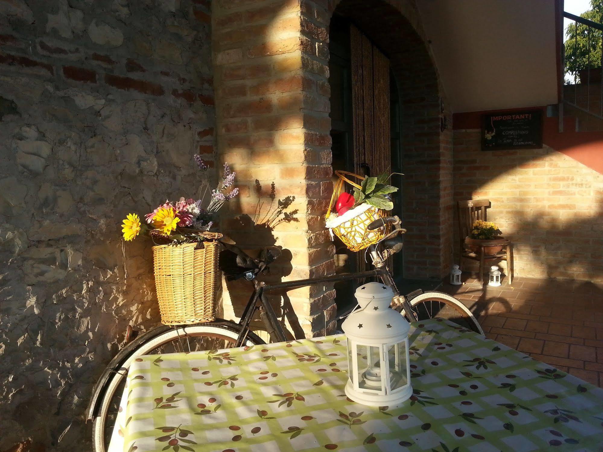 Agriturismo La Fattoria Del Boschetto フォンタネッラート エクステリア 写真