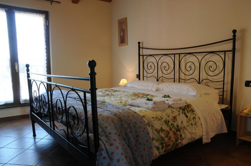 Agriturismo La Fattoria Del Boschetto フォンタネッラート エクステリア 写真